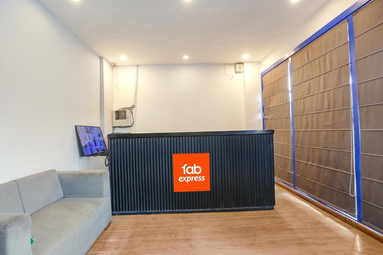 Fabexpress D2 Paschim Vihar Hotel Delhi  Exterior photo